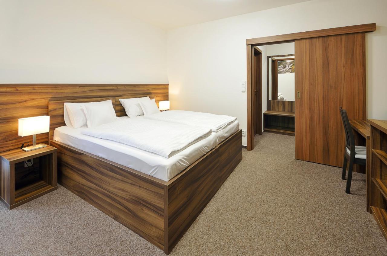 Penzion Kuzelna Hotel Trutnov Ngoại thất bức ảnh