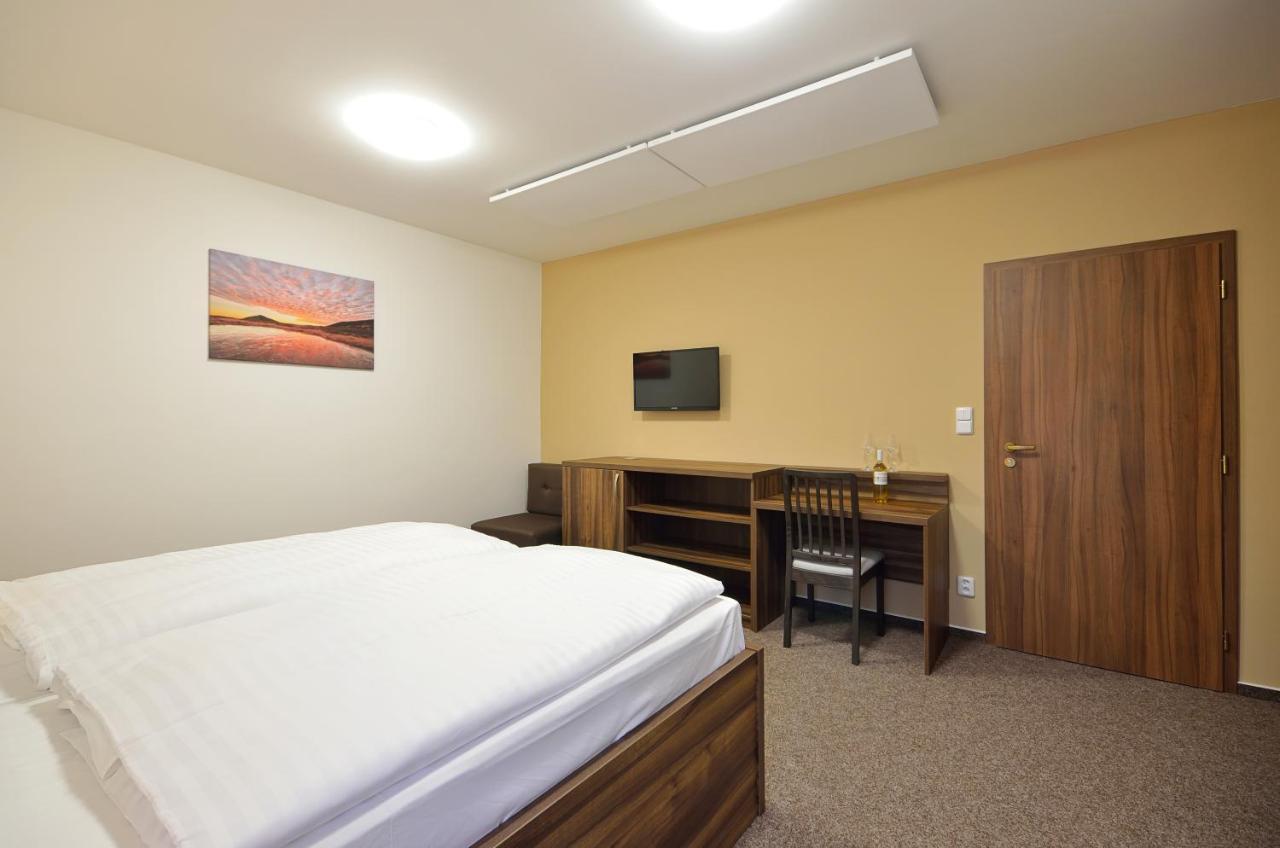 Penzion Kuzelna Hotel Trutnov Ngoại thất bức ảnh